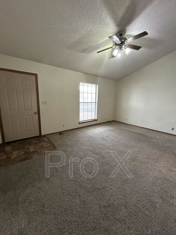 Building Photo - 7097 SE 66th Terrace