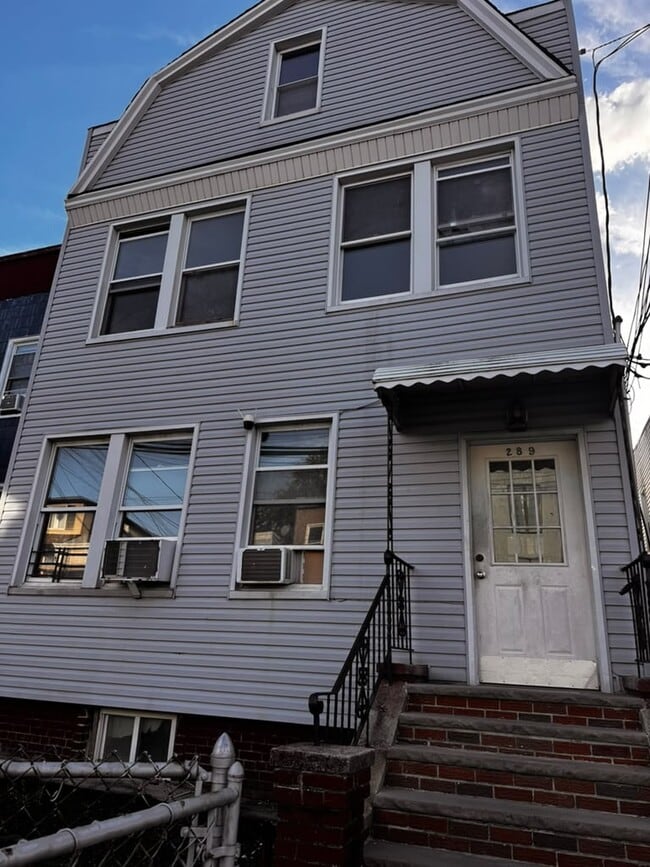 Building Photo - 290 Cator Ave