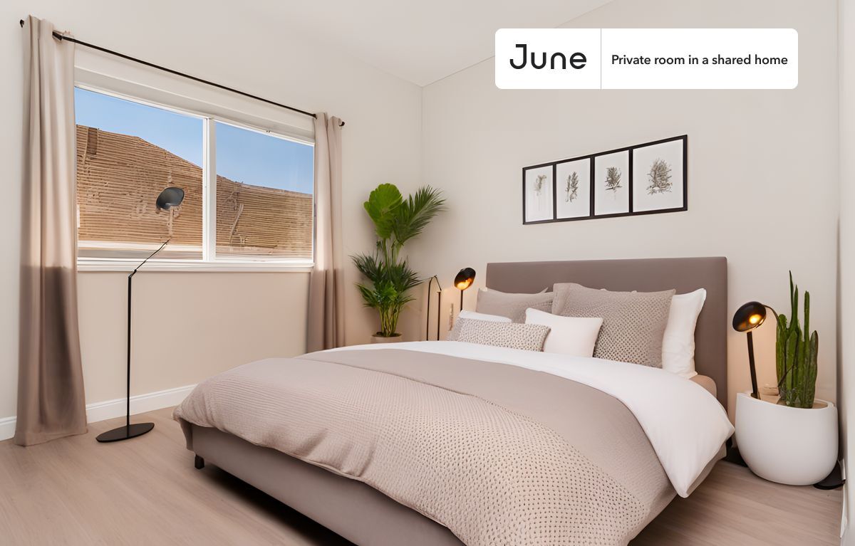 Foto principal - Private bedroom in 5 bed/7 bath Home