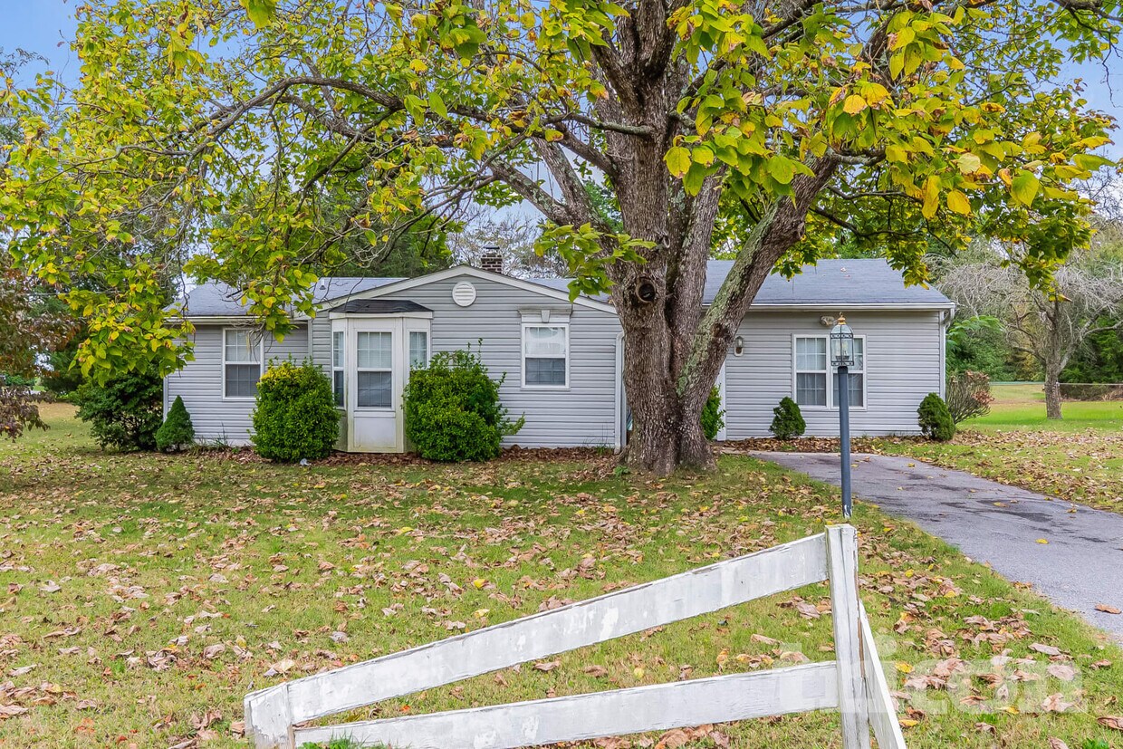 Foto principal - 5150 Wolfe Dr