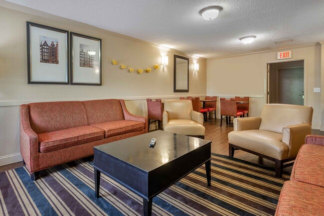 Lobby and Guest Check-in - Furnished Studio - King of Prussia