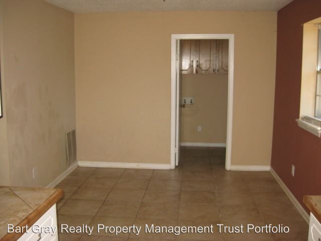 Building Photo - 47 Pheasant Run Dr