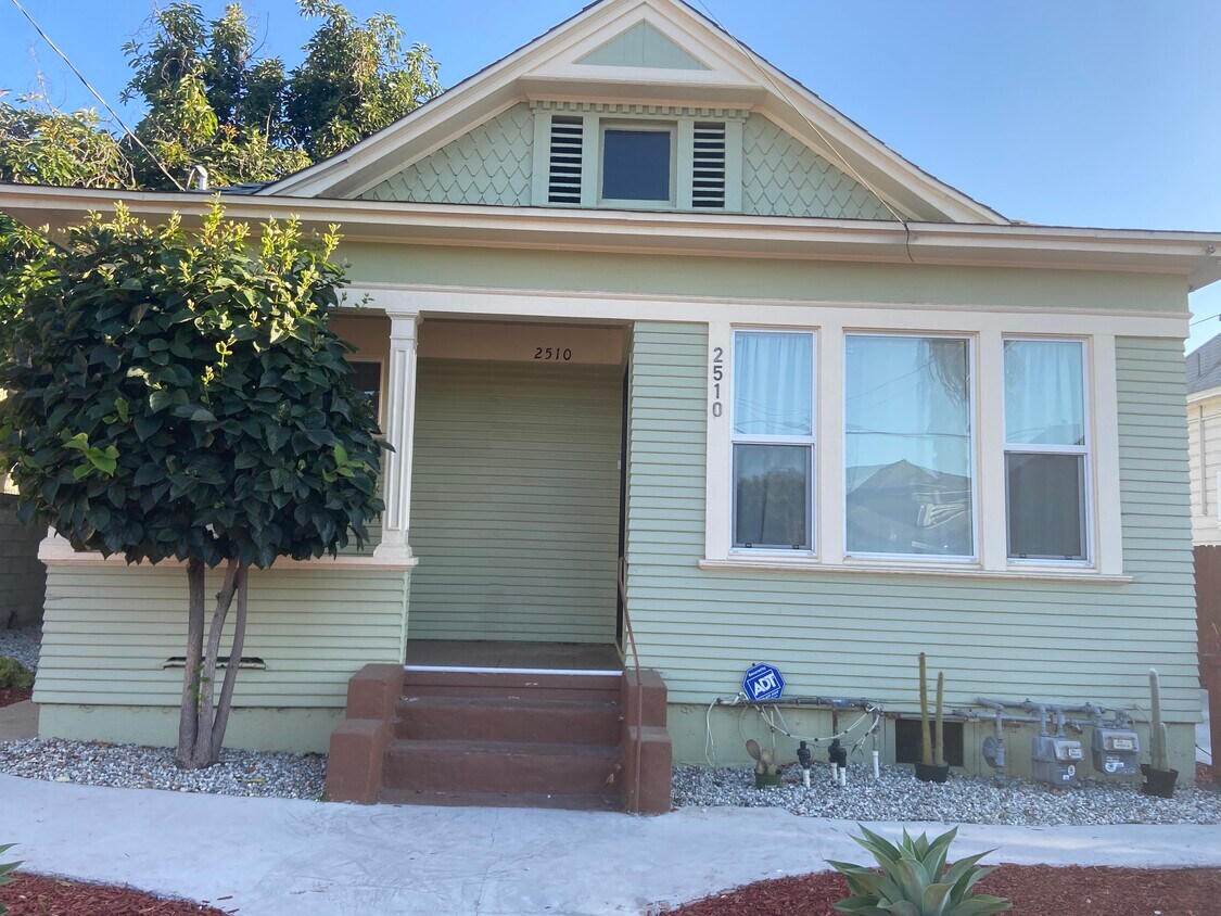 Foto principal - 2510 E 3rd St