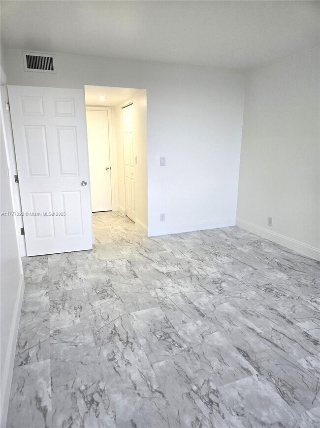 Building Photo - 9311 Orange Grove Dr