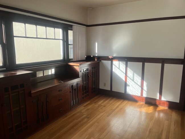 Building Photo - DEA-1061-KALMIA ST