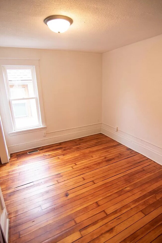 Dormitorio 1 - 1922 Jefferson St NE