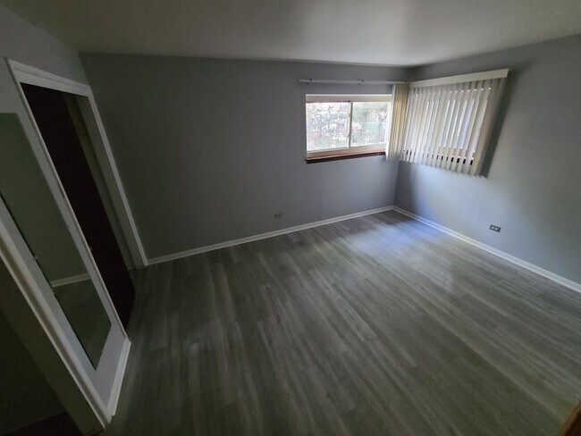 bedroom - 1401 W Carmen Ave