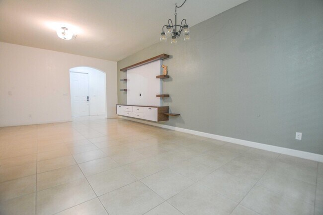 Building Photo - 4342 Brewster Ln