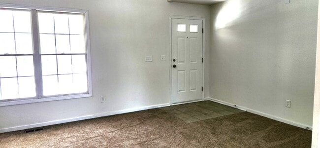 Foto del edificio - 431 Wheatfield Dr