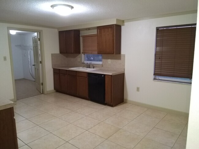 Foto del edificio - 10411 McIntosh Rd