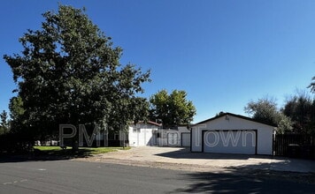 Building Photo - 940 S Geneva St
