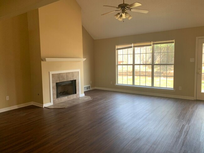 Foto del edificio - 3962 Neyland Valley Dr