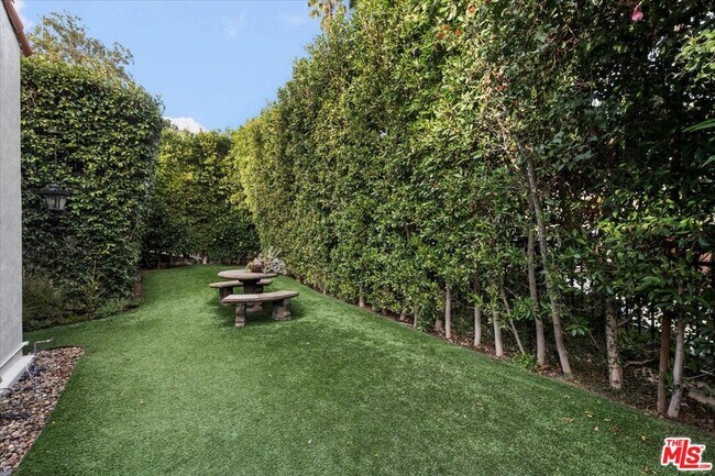 Foto del edificio - 1901 El Cerrito Pl