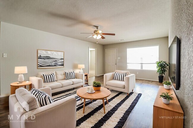 Foto del edificio - 942 Pinehurst Loop