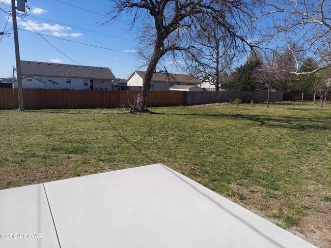 Building Photo - 1712 Blue Jay Dr