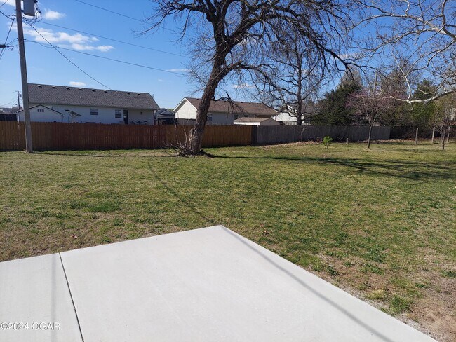 Foto del edificio - 1712 Blue Jay Dr