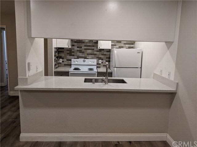 Foto del edificio - 670 N Hill Ave