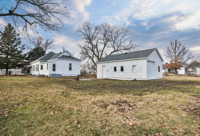 Building Photo - 213 Iowa St