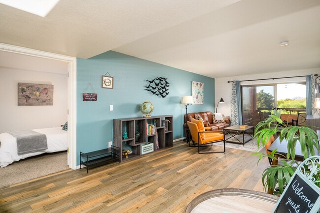 Building Photo - 4303 E Cactus Rd