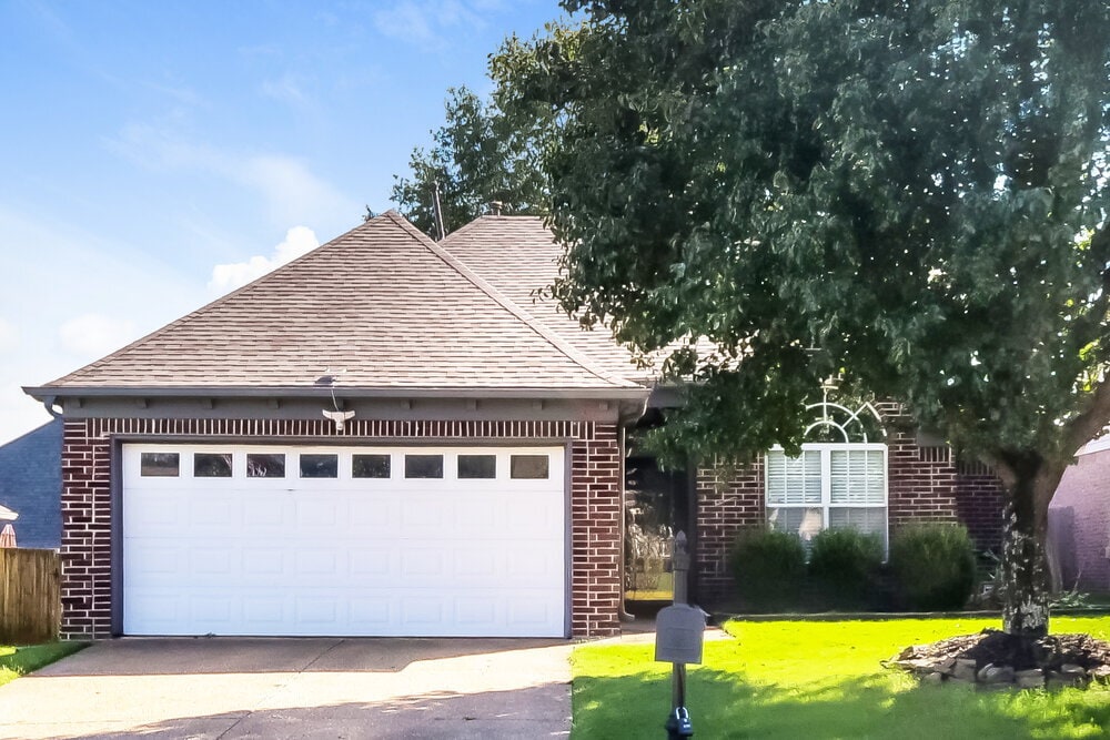Foto principal - 190 Hidden Garden Dr
