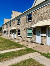 Building Photo - 3265 Sunset Blvd