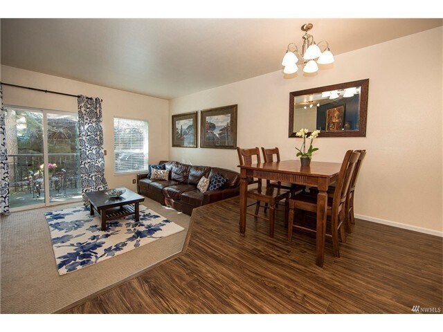 Foto del edificio - Beautiful Townhome 2 bedrooms and 2.5 bath...