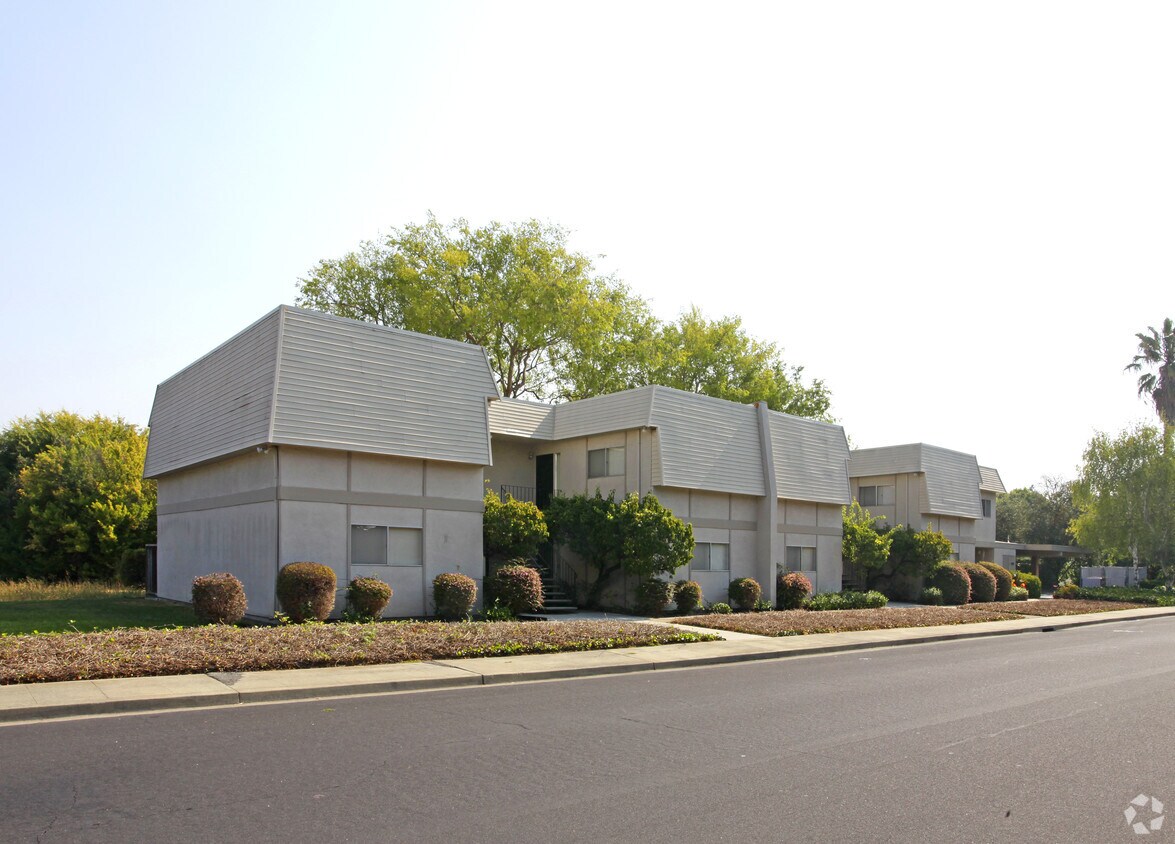 Building Photo - 1720 Wright Ave