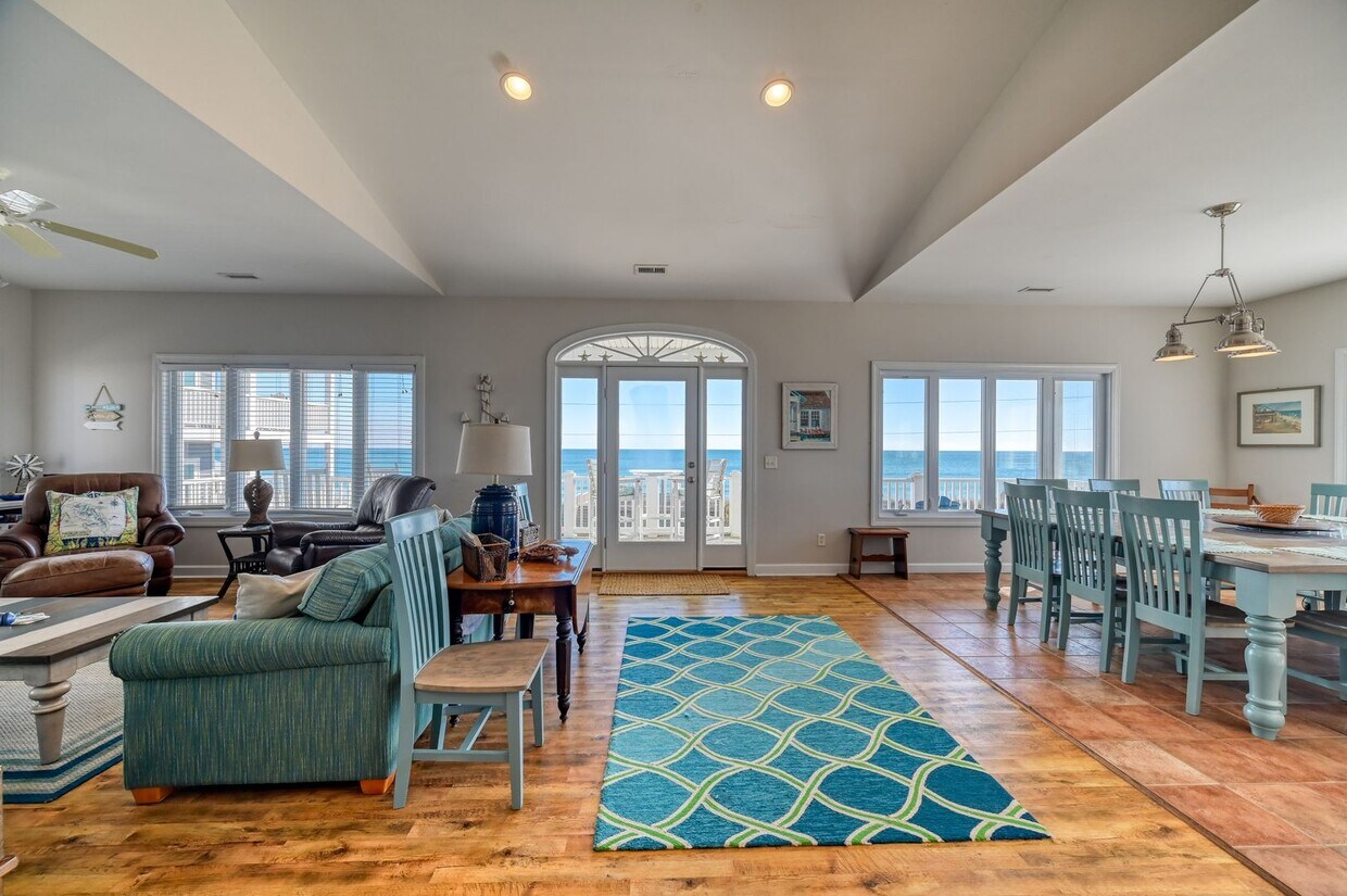 Foto principal - OFF-SEASON FURNISHED MONTHLY RENTAL STARTI...