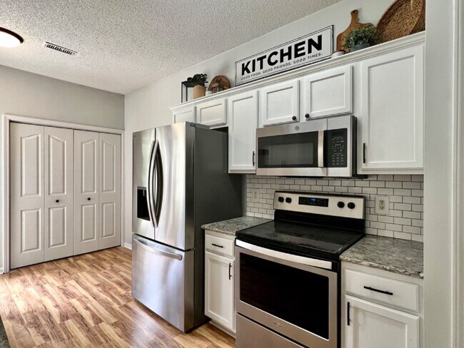 Foto del edificio - $500 OFF first month's rent!!