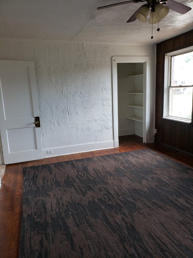 More closets Master Bedroom - 1110 Dormont Ave