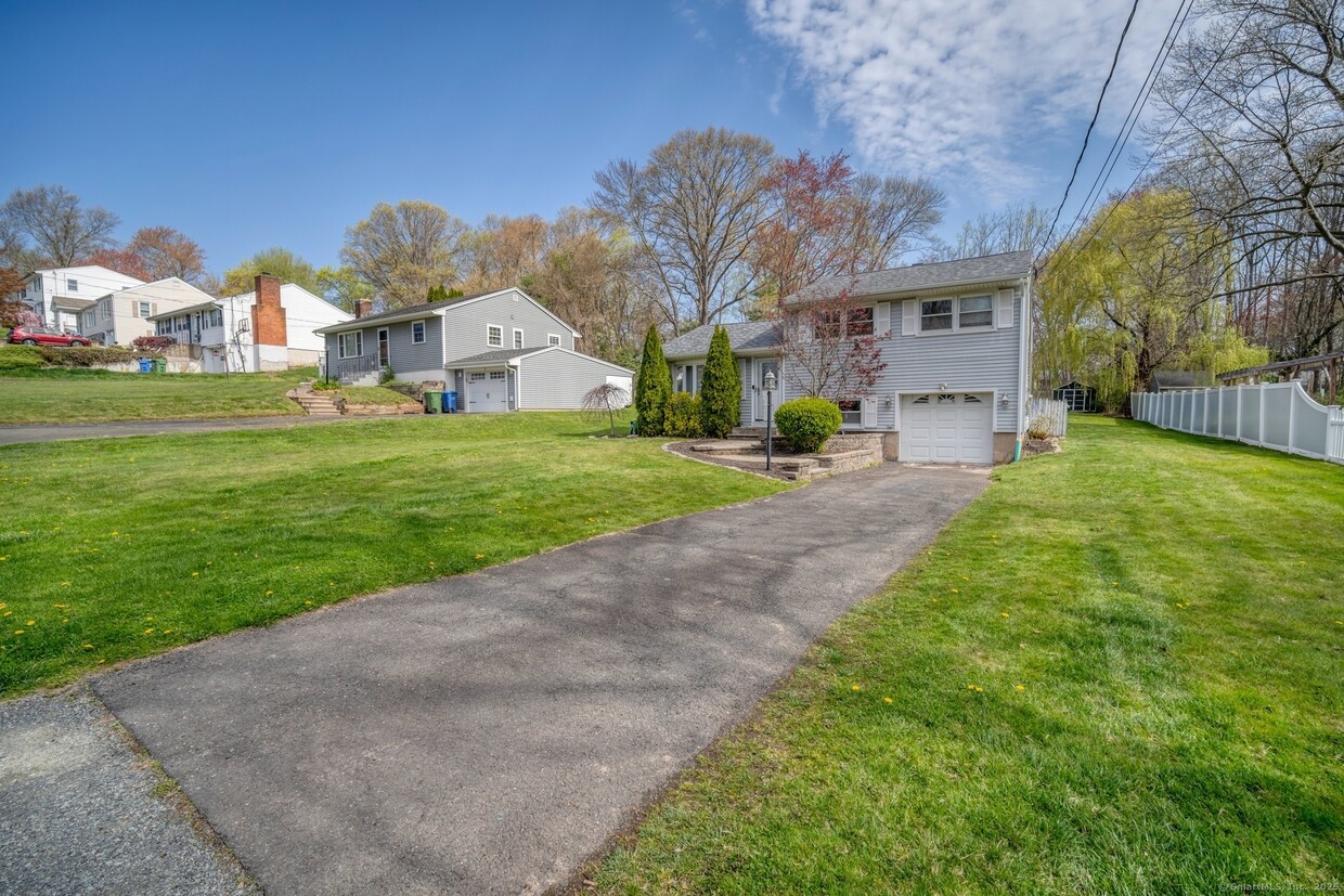 Primary Photo - 10 Shady Dr