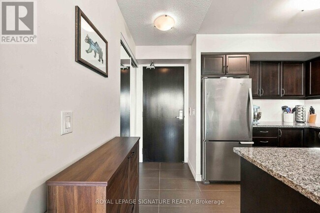 Building Photo - 25 Lower Simcoe St