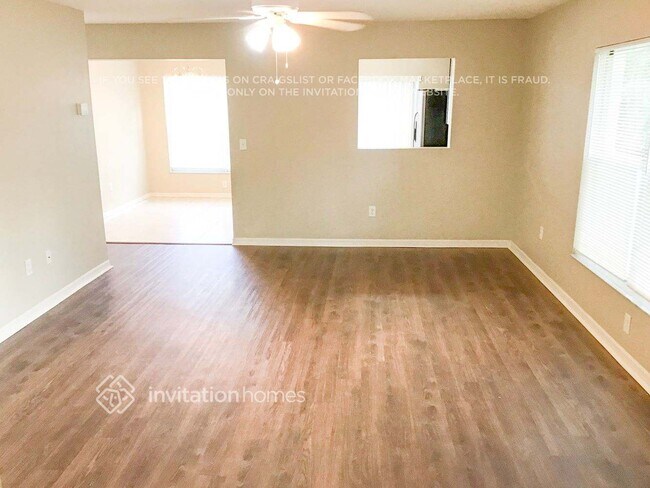 Foto del edificio - 5701 Tanagergrove Way