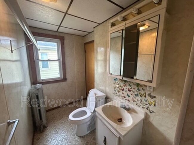 Building Photo - 645 Coleman Ave