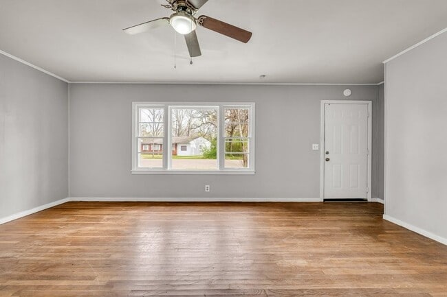 Building Photo - 137 Poplar St