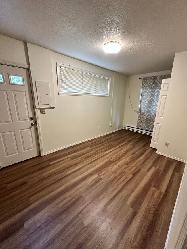 Photo - Lewis & Clark Graduate/Law Students ONLY Apartment