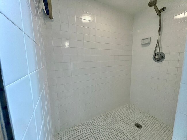 Building Photo - 2 BR Condo with Water View-  Monthly Renta...