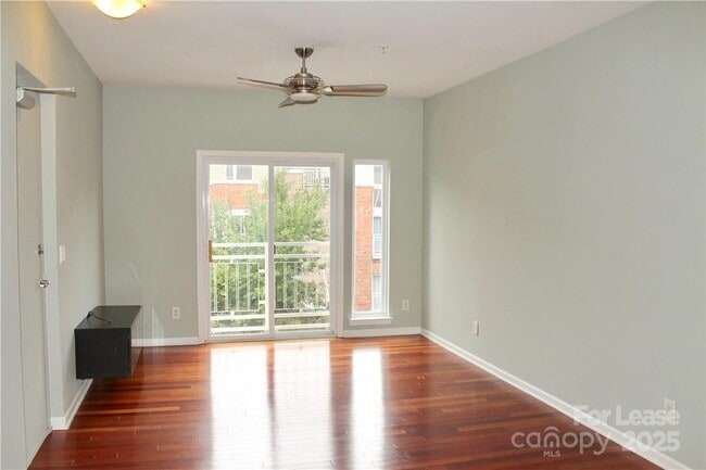 Foto del edificio - 625 Raphael Place