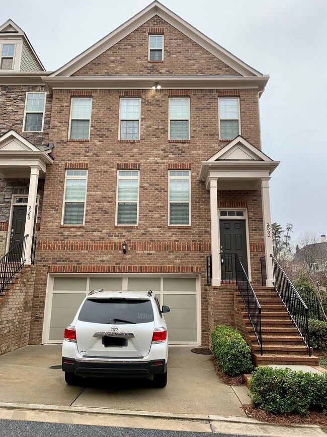 Building Photo - 2562 Sibley Dr