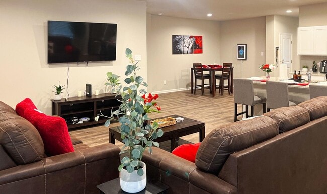 Building Photo - 3740 Red Tailed Hawk Dr