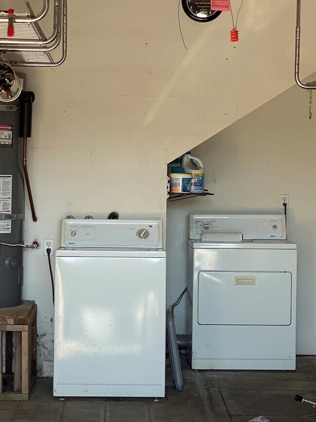 Foto del edificio - Santa Barbara - Cute two bedroom, one bath upstairs home near Cottage Hospital.