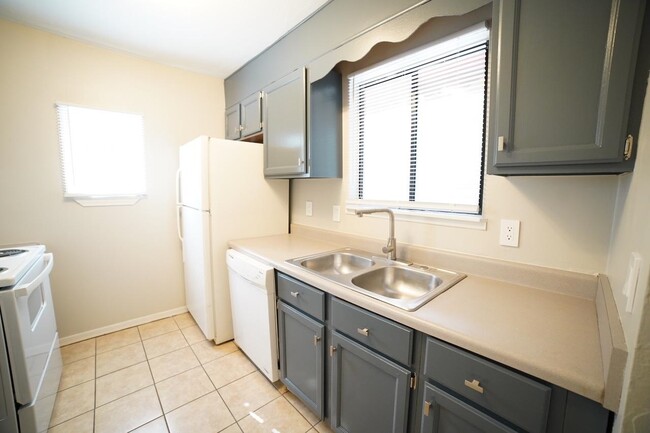Foto del edificio - 2741 W Tharpe St