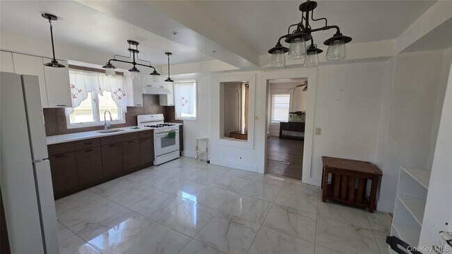 Foto del edificio - 208 Glenmere Rd