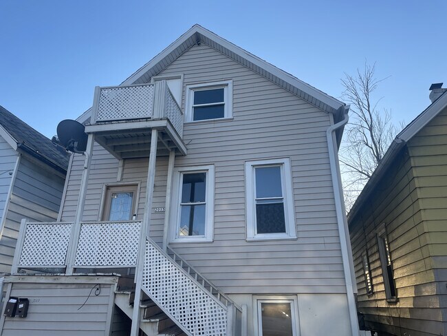 Building Photo - 2015 S 15th Pl