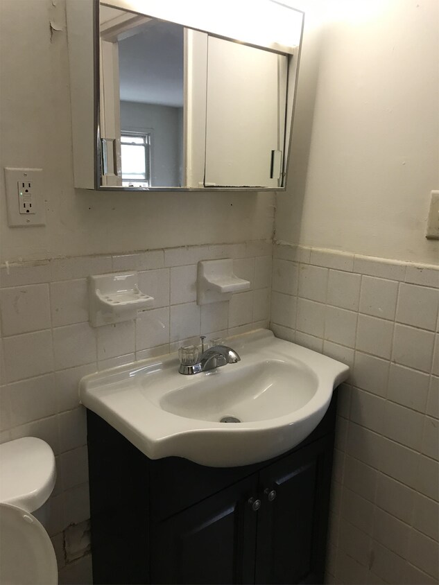 Primary Photo - 64 Rosedale St