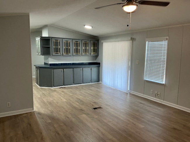 Foto del edificio - 1081 Clara Ln