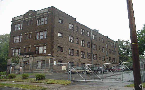 Building Photo - 1847 E 87th St