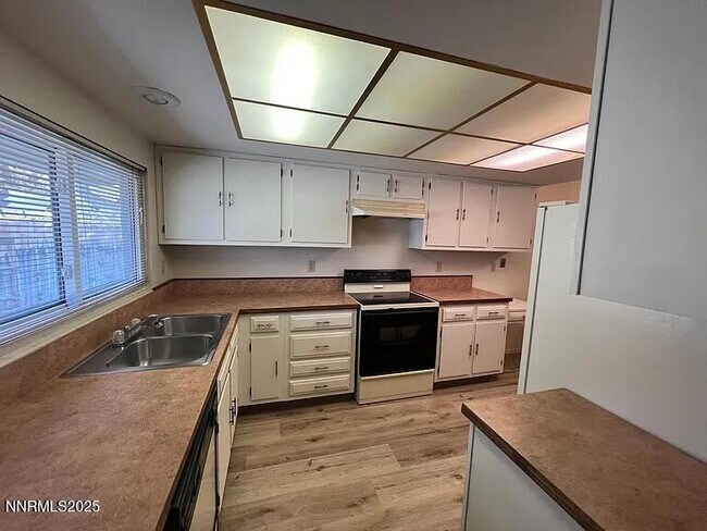 Foto del edificio - 2890 Waterfield Dr