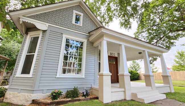 Building Photo - 801 W Walnut St