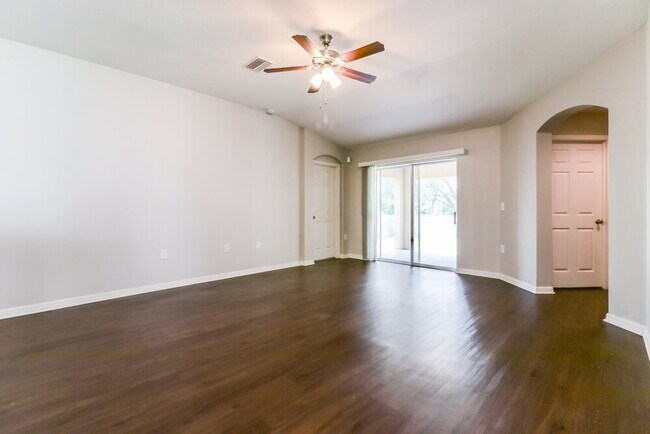 Foto del edificio - 403 Down Pine Dr